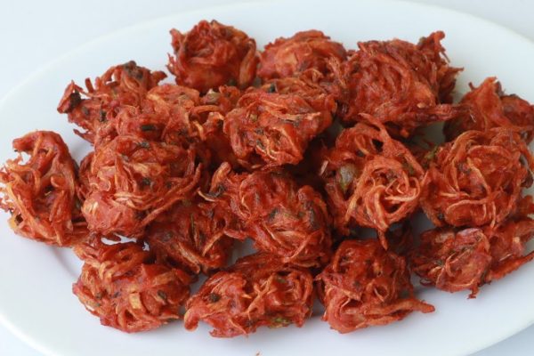 Crispy Onion Fritters (Peyaju): A Perfect Evening Snack Onion Fritters (Peyaju)